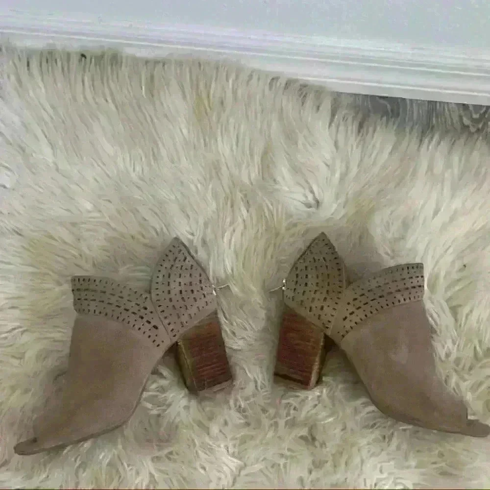 Antonio Melani cliffer Tuscan taupe cutout booties  peep toe 9.5